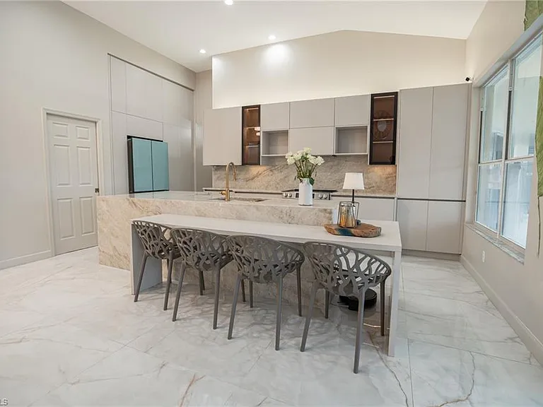 7712 Citrus Hill Ln — Photo 10