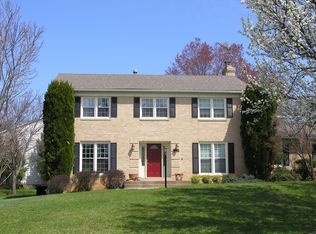 9090 Wexford Dr, Vienna, VA 22182