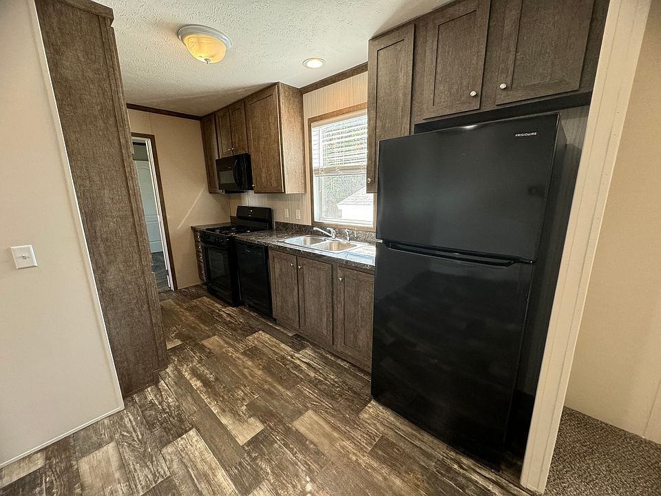 1st image of 16 Pine Ave #16