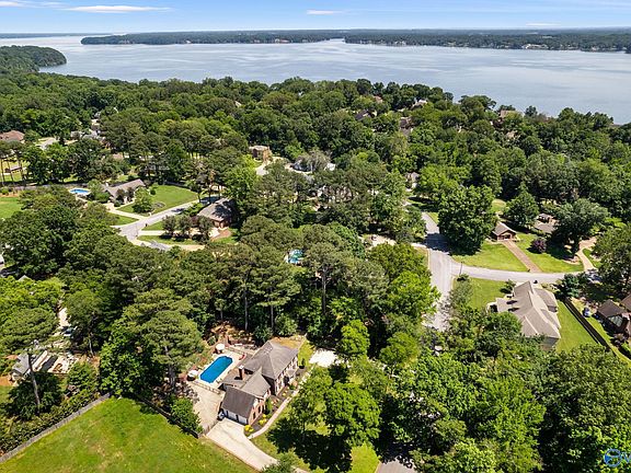 5th image of 207 Indian Springs Dr