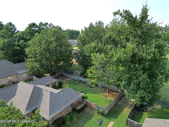 3rd image of 124 Hemlock Ln