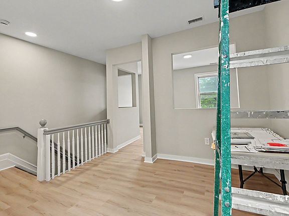 5th image of 253 Mill St Floor 2