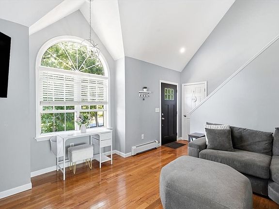 3rd image of 51 Avenue A St