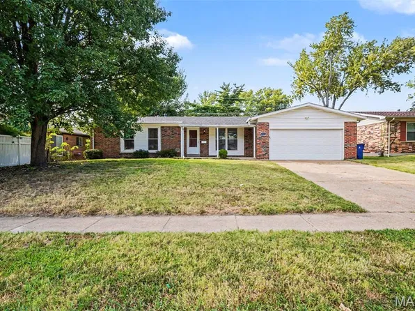 2511 Rhapsody Ln, Florissant, MO 63031