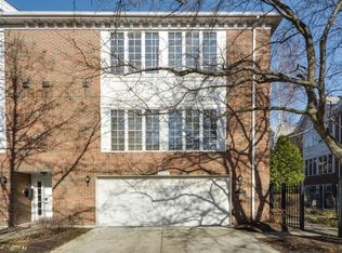 1152 W Polk St, Chicago, IL 60607