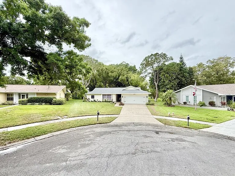 2869 Thistle Ct N — Photo 3