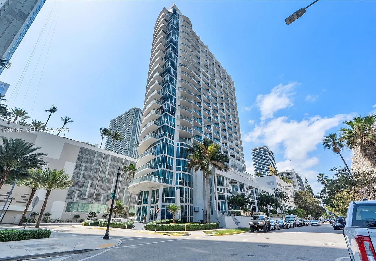 1 bed, 1.5 bath, 828 sqft, $3,100 — Photo 4