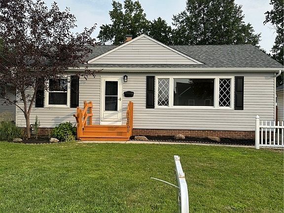 2nd image of 30200 Truman Ave