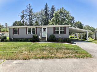 9 Riverview Cir, Brimfield, MA 01010