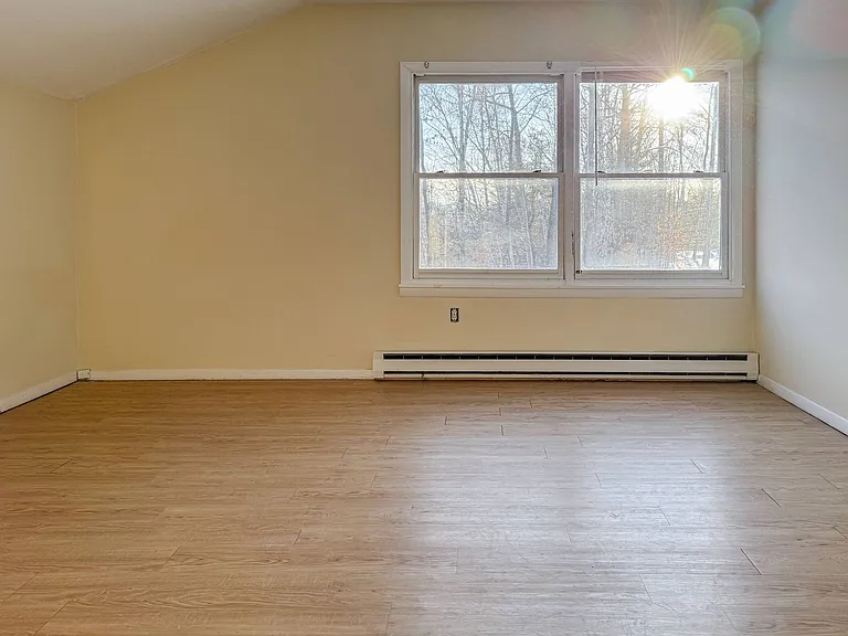 75 Chalet Hts — Photo 6