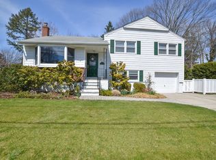 3 Downing St, East Williston, NY 11596