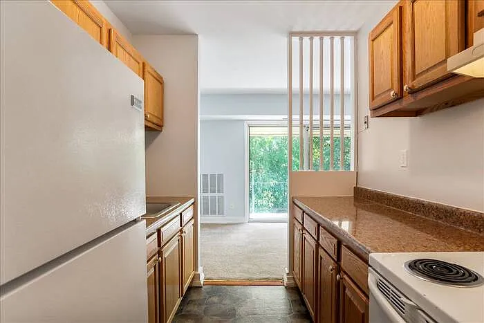 2 bed, 1.0 bath, $1,450 — Photo 2