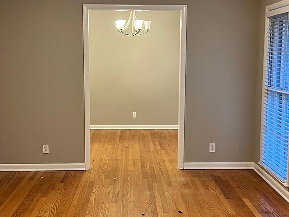 3rd image of 906 Woodmont Dr
