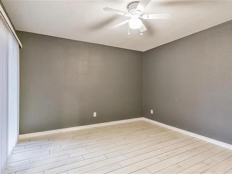 10427 Eagle Glen Dr — Photo 8