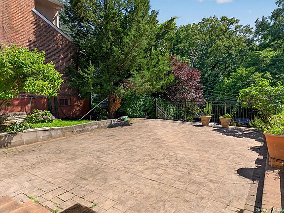 5th image of 71-57 Douglaston Parkway