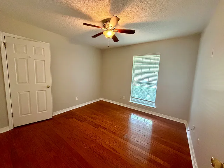 570 Becky Ln — Photo 10