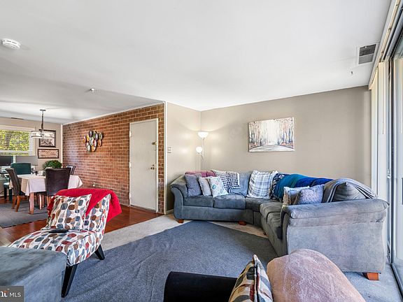 5th image of 738 Quince Orchard Blvd APT 102