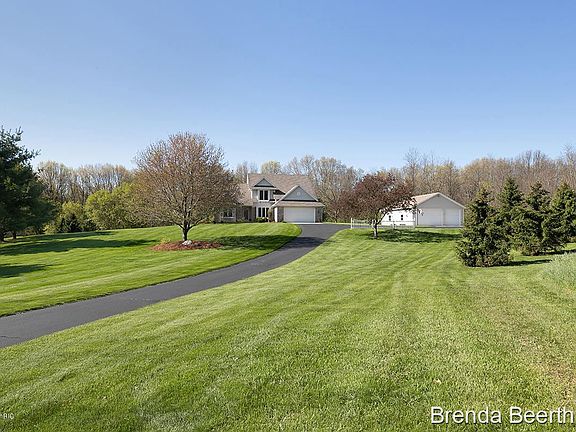 3rd image of 7889 Hickory Dr NE