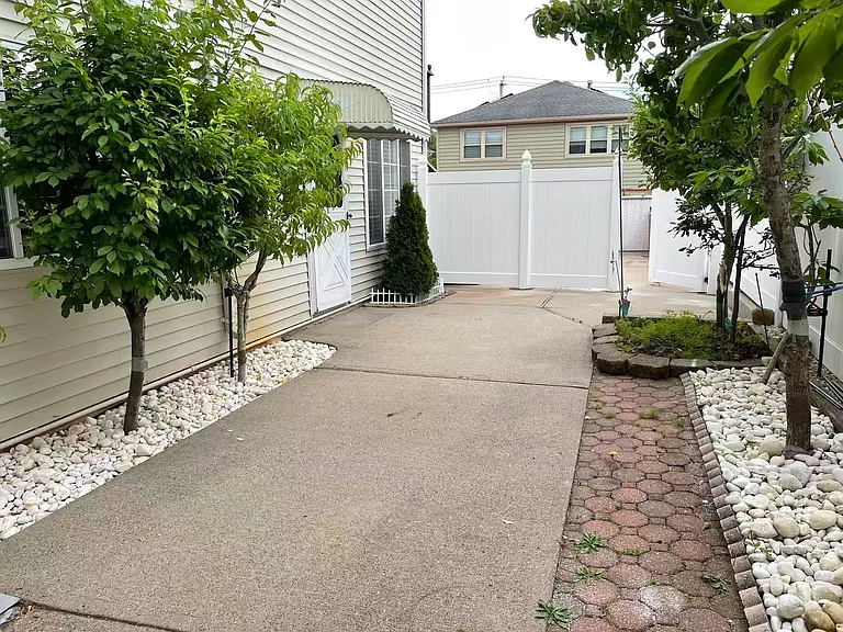 18 Hemlock Ln #1 — Photo 11