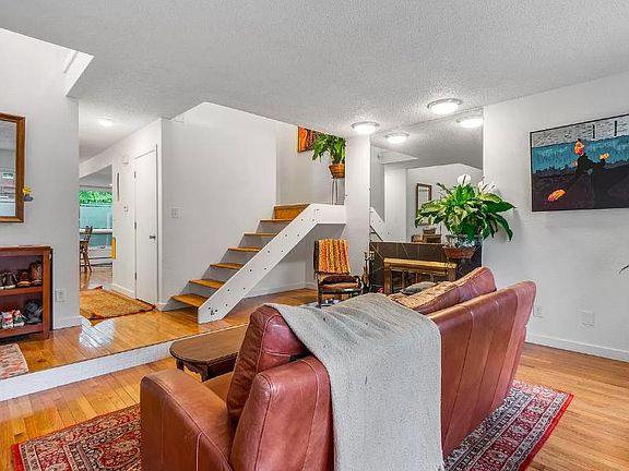 2nd image of 1343 Crescent Dr