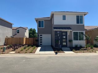 2460 Lombard Ln, Clovis, CA 93619