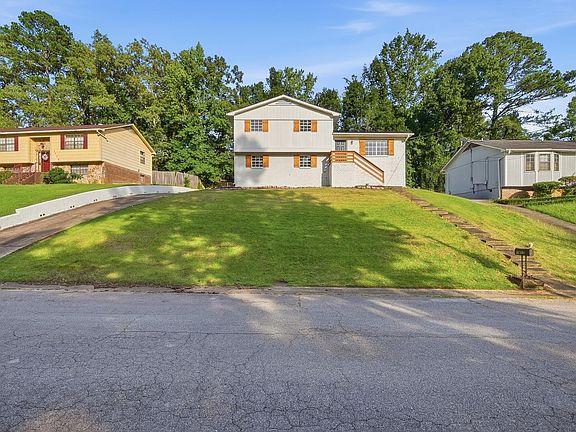 2nd image of 1415 Creekwood Cir