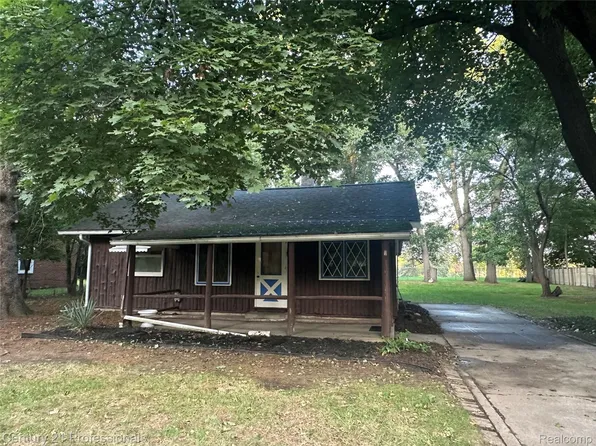 21776 Fairway Dr, Southfield, MI 48033