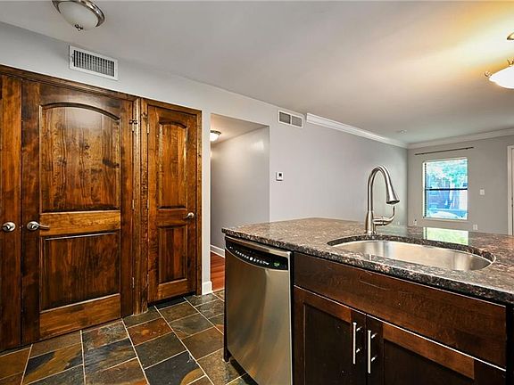 5th image of 920 Washington St APT 102