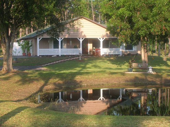 Country living with Class!