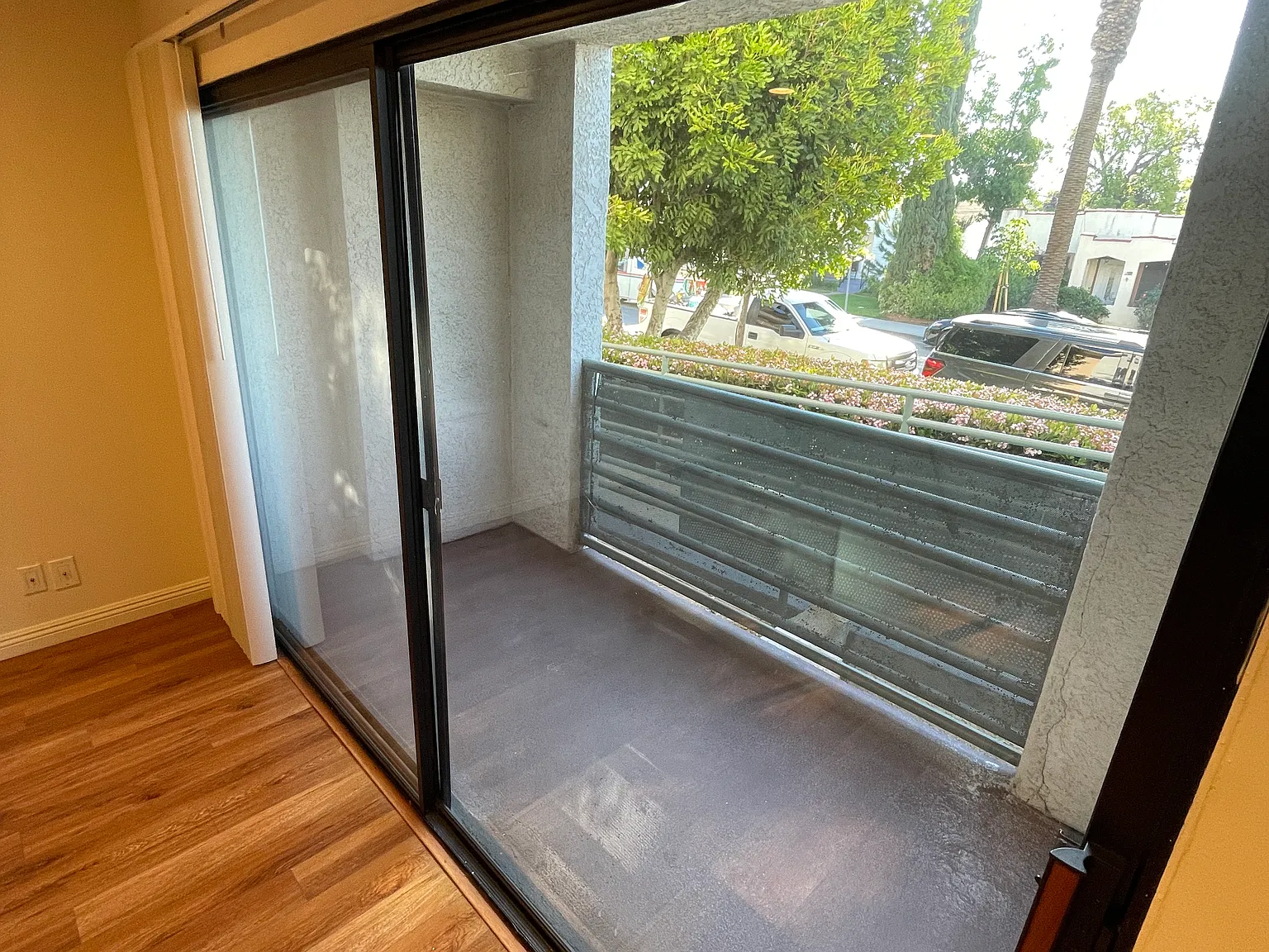 1039 Justin Ave — Photo 3