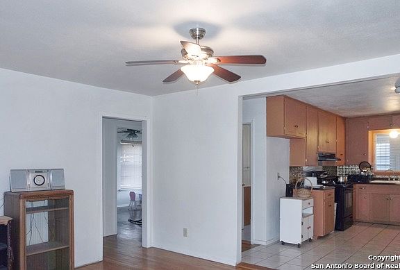 3rd image of 1102 Recio St