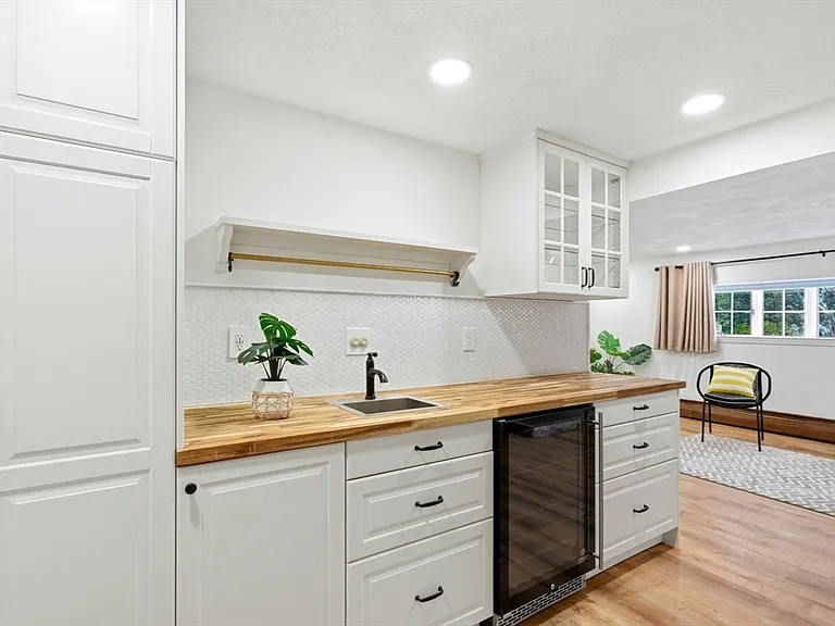 8 Phinney Rd — Photo 30