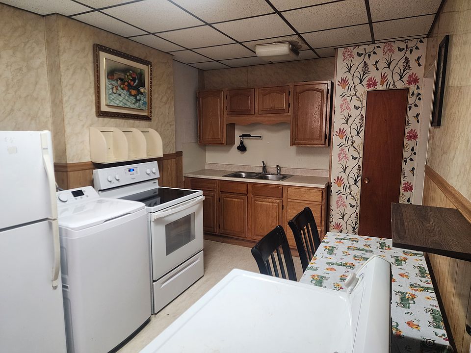 2nd image of 412 E Market St #1