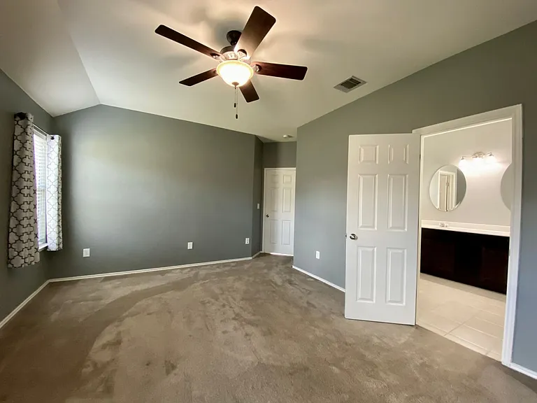 466 Eagle Brook Ln — Photo 10