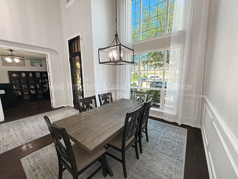 801 Renault Way — Photo 13