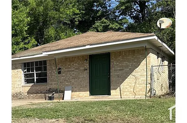 Building Photo - 4704 Kennedy Dr