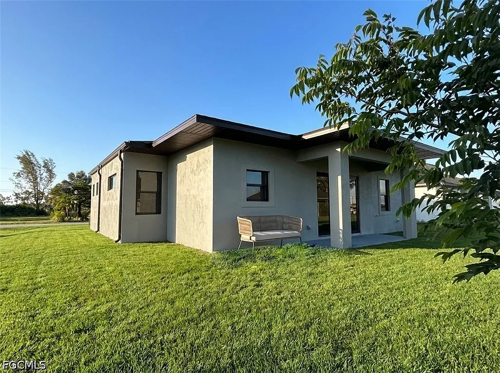 4 bed, 3.0 bath, 1715 sqft, $2,200 — Photo 4