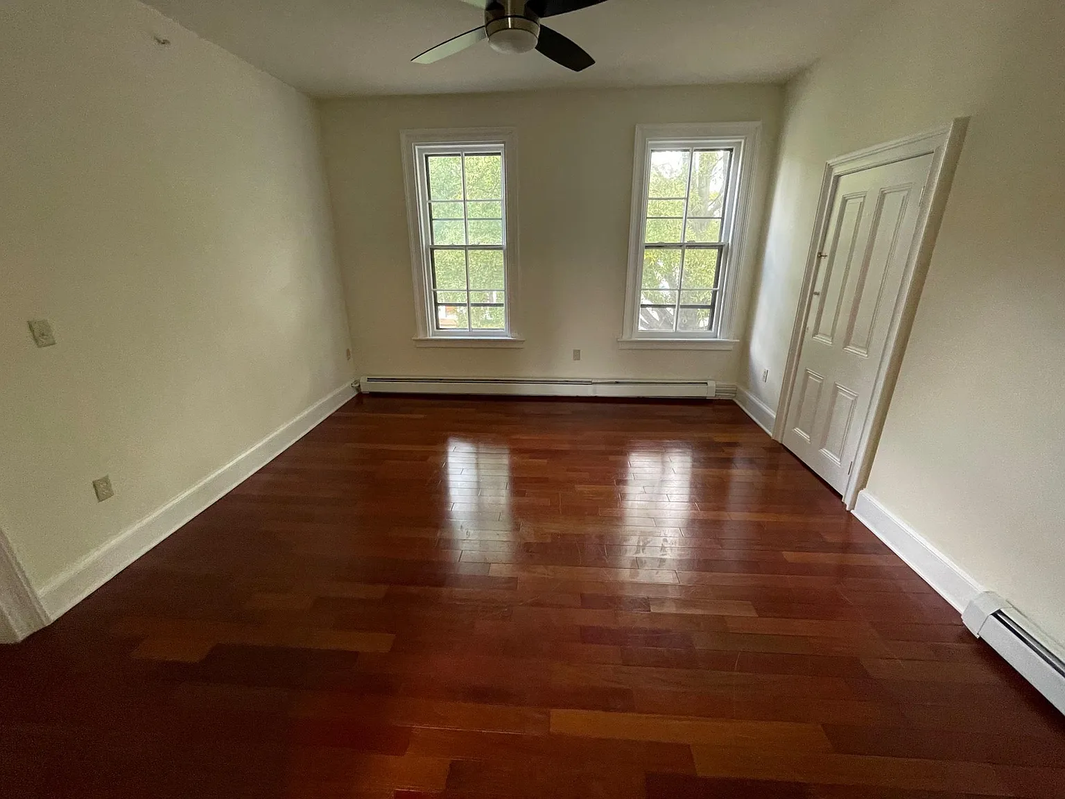 1 bed, 900 sqft, $1,150 — Photo 2