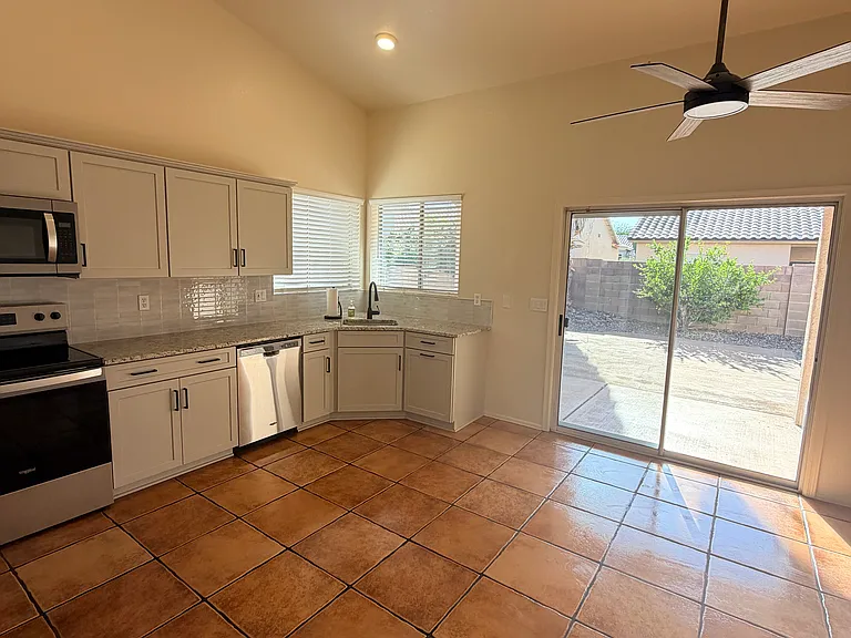 9005 N Lawndale Dr — Photo 20