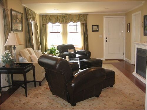 Spacious Living Room 