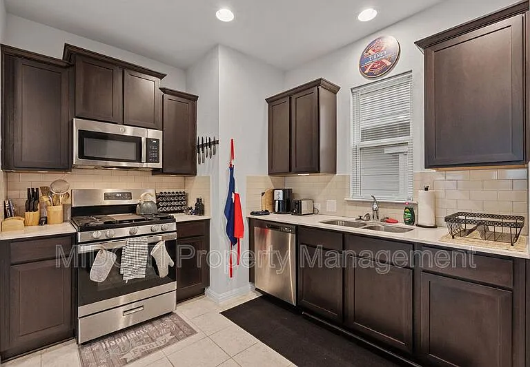 1216 Esplanade Pkwy — Photo 3