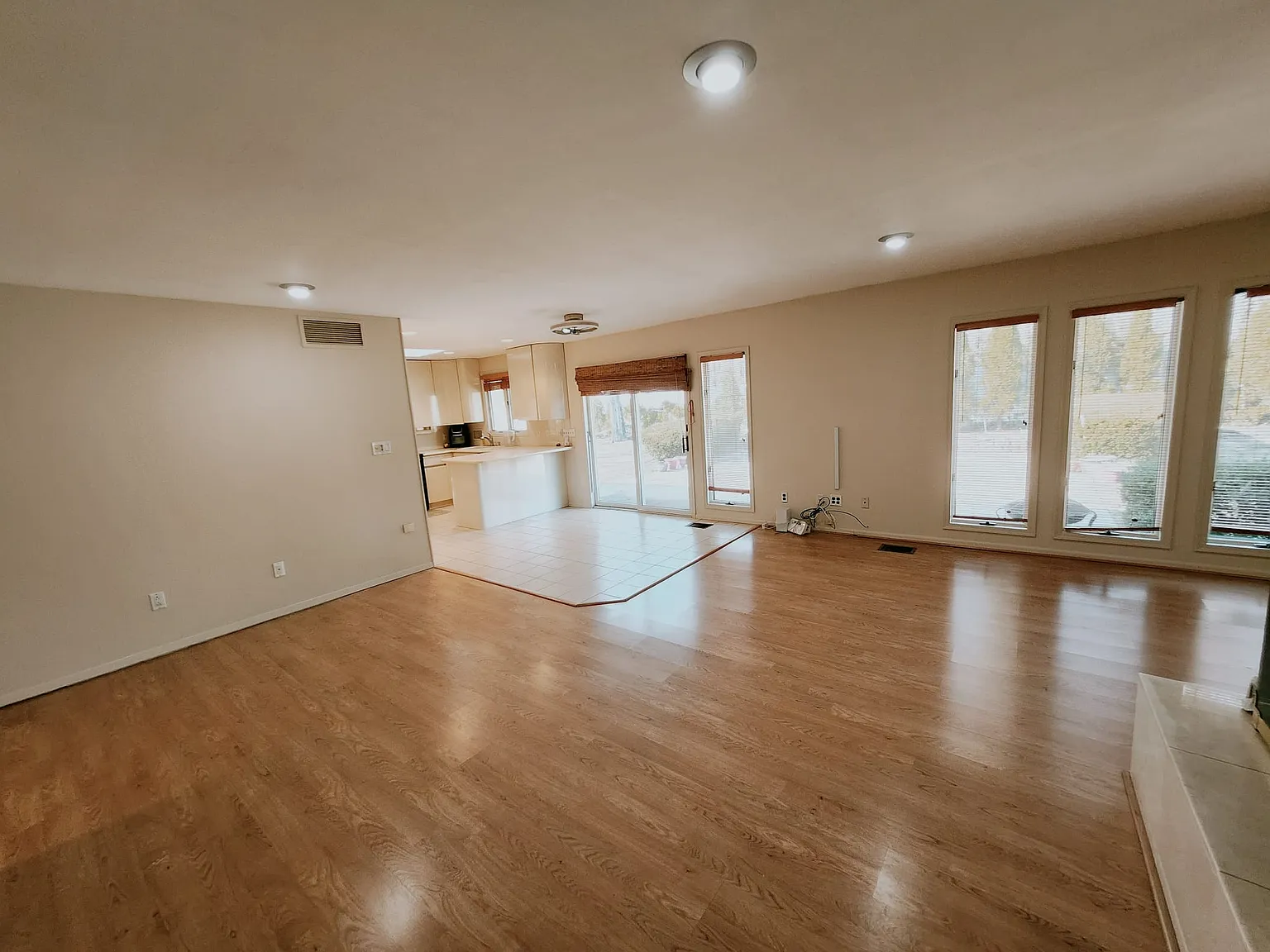 4 bed, 2000 sqft, $6,000 — Photo 3