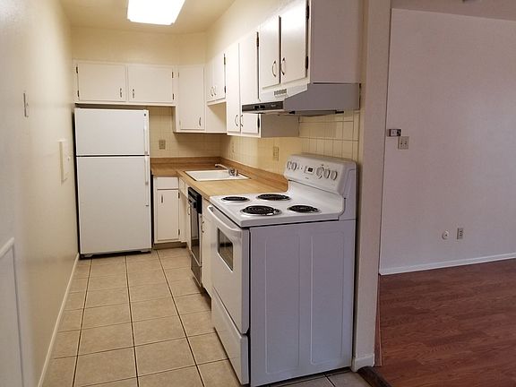 5th image of 2939 Marine St APT 102