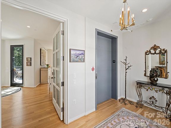4th image of 1333 Queens Rd #E4