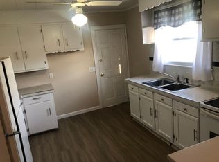 142 Lakeview Ave FLOOR 1, Ludlow, MA 01056