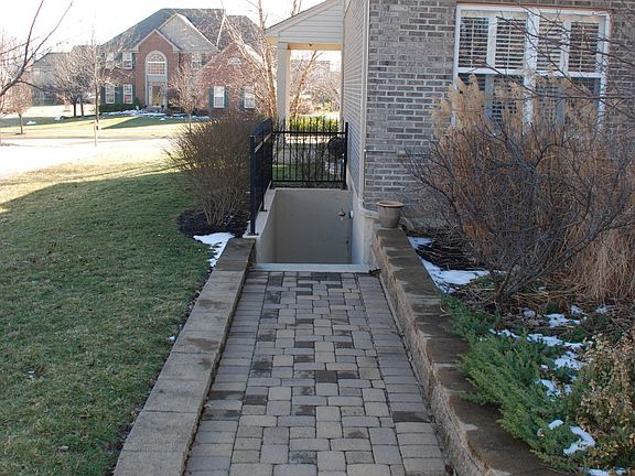 Side entry walk out to LL