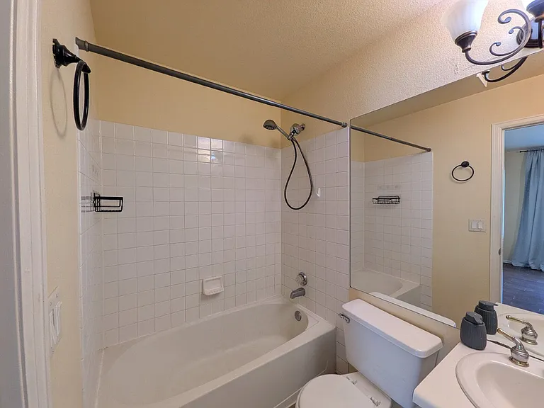 11806 E Kepner Dr — Photo 10