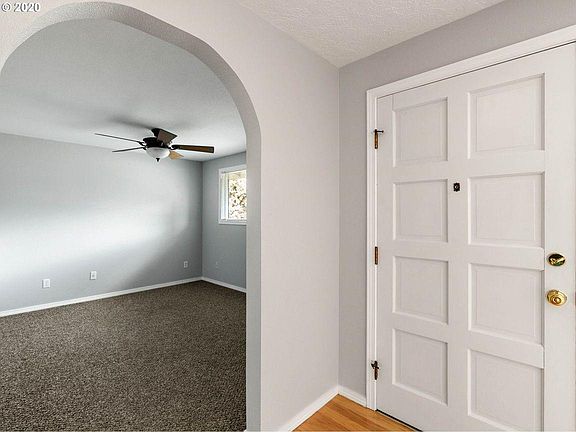 3rd image of 3671 SE Alder St