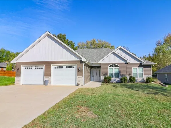 803 E Hutton Valley Rd, Clinton, MO 64735