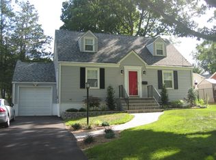29 Midway Dr, Livingston, NJ 07039